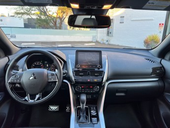 Аренда внедорожника MITSUBISHI ECLIPSE CROSS SE 