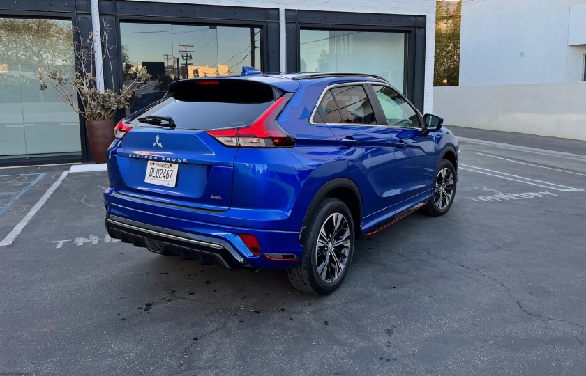 Аренда внедорожника MITSUBISHI ECLIPSE CROSS SE 