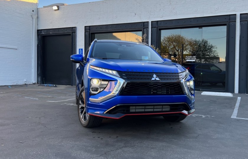 Аренда внедорожника MITSUBISHI ECLIPSE CROSS SE 