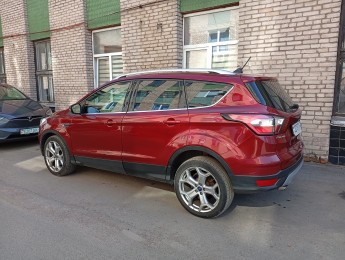 Аренда внедорожника Ford Escape