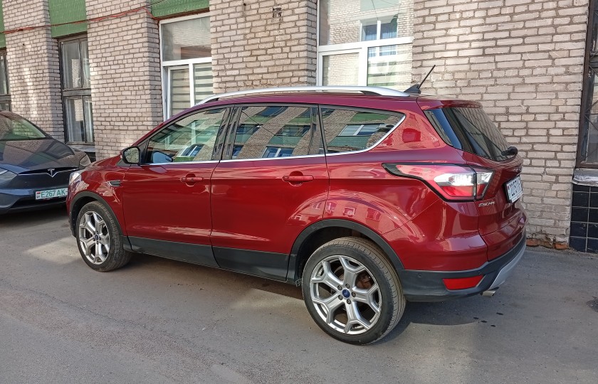 Аренда внедорожника Ford Escape