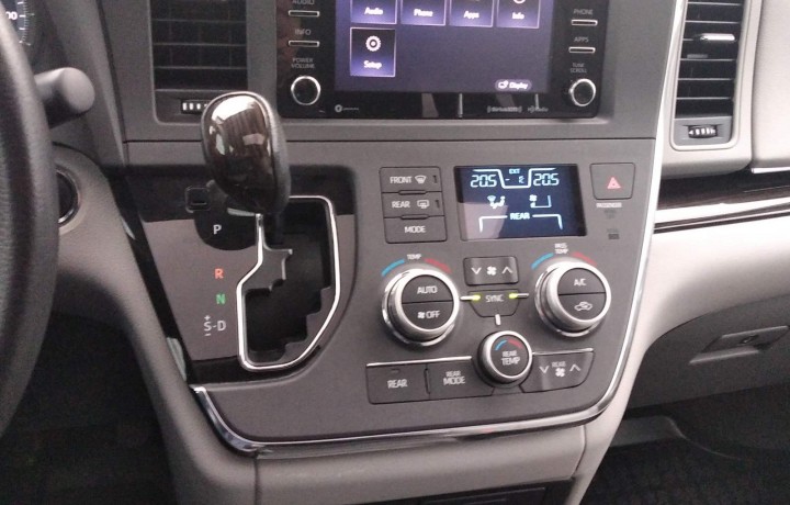 Аренда минивэна Toyota Sienna Аренда минивэна Toyota Sienna